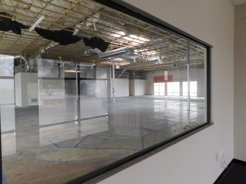 More Photos Of 4830 W Oquendo Rd, Las Vegas Light Manufacturing For Lease