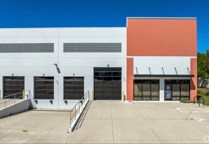 More Photos Of 6769 Curtis St, Orlando Warehouse For Lease