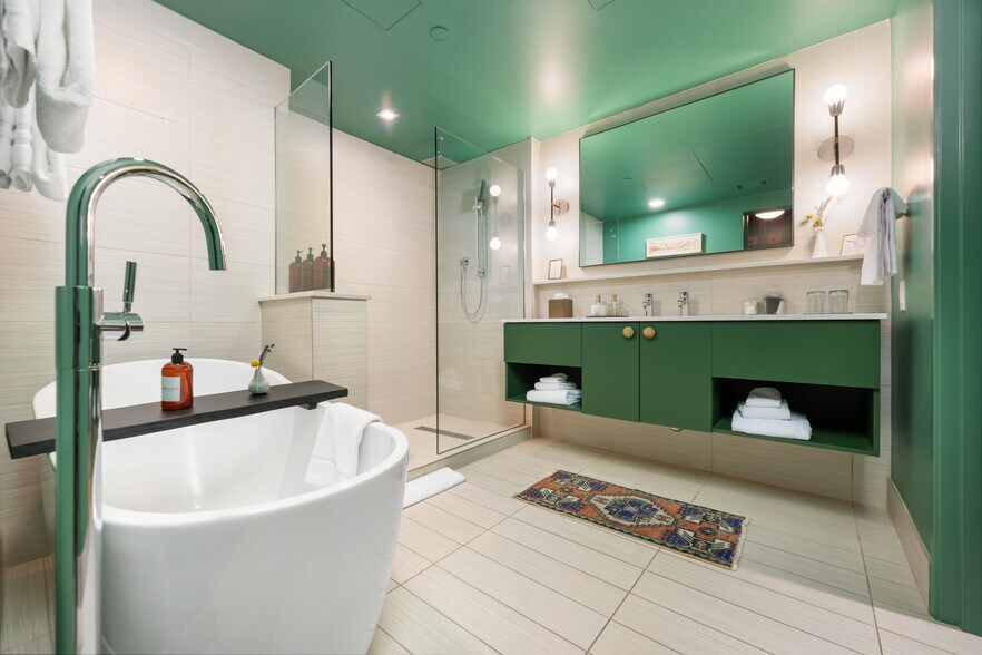 More Photos Of 1123 E 11th St, Austin Hotel For Sale