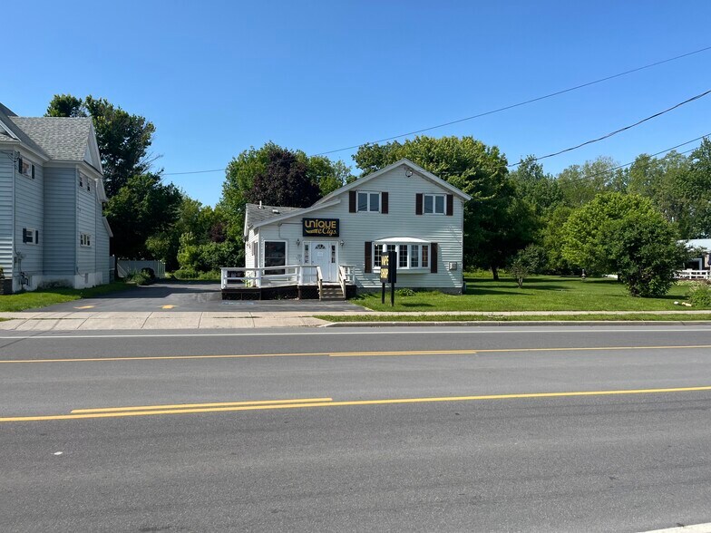 More Photos Of 527 Coffeen St, Watertown General Retail For Sale