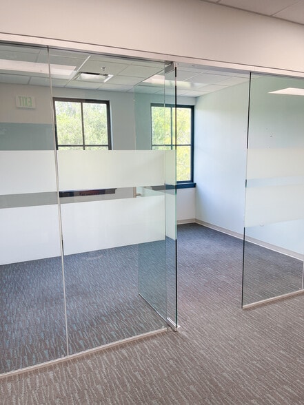 More Photos Of 295 Seven Farms Dr, Daniel Island Office For Lease