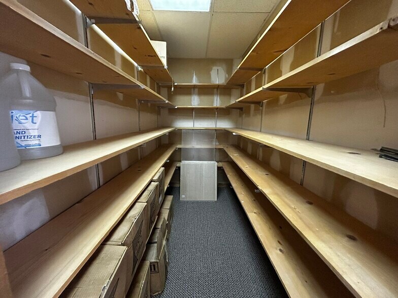 More Photos Of 6820 Roosevelt Ave, Middletown Medical For Lease