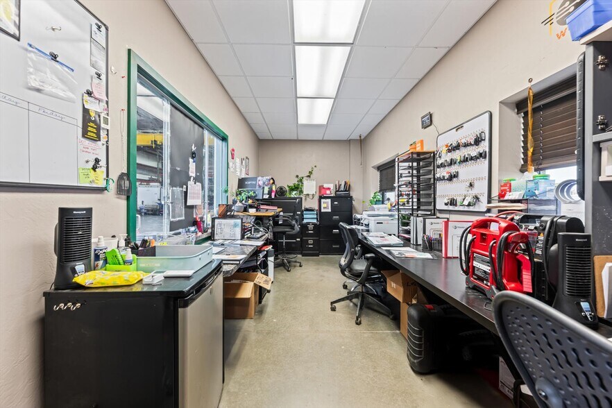 More Photos Of 12400 S Sunnylane Rd, Moore Manufacturing For Lease