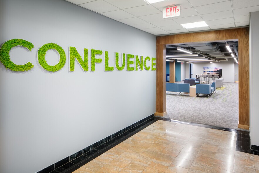 More Photos Of 750 Holiday Dr, Pittsburgh Office For Sale