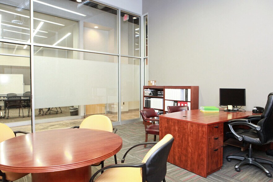 More Photos Of 817 E 4th St, Tulsa Showroom For Sale