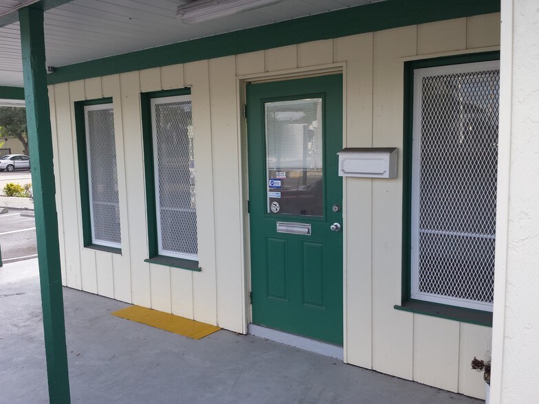 More Photos Of 1704 9th St W, Bradenton Storefront Retail Office For Lease