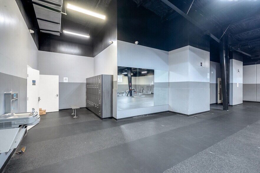 More Photos Of 7510 Lawndale St, Houston Warehouse For Sale