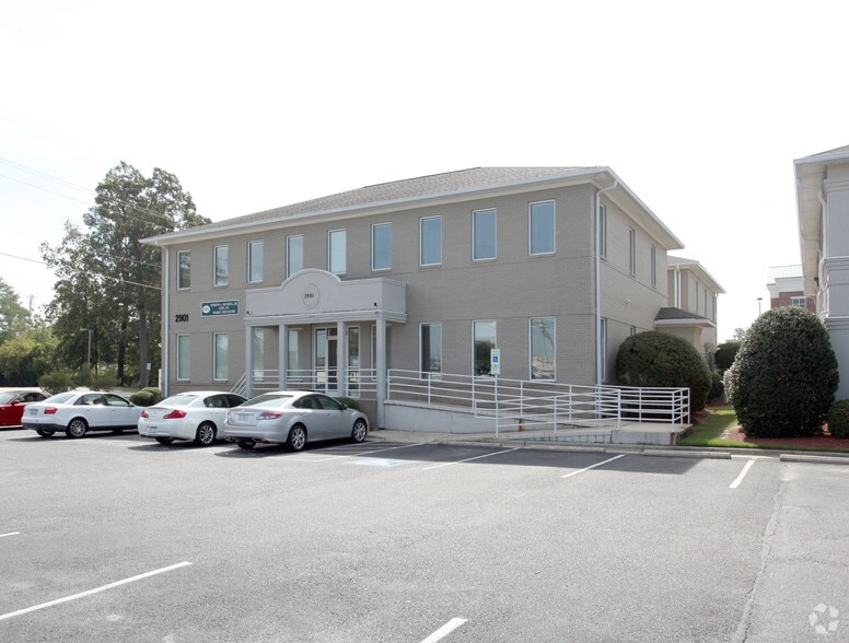 More Photos Of 2901 Breezewood Ave, Fayetteville Office For Lease