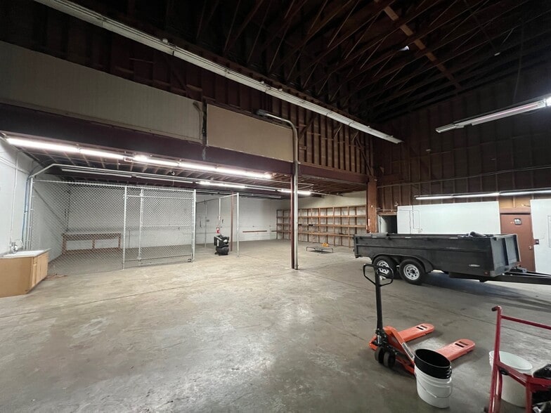 More Photos Of 1601-1635 Hoover Ave, National City Warehouse For Lease