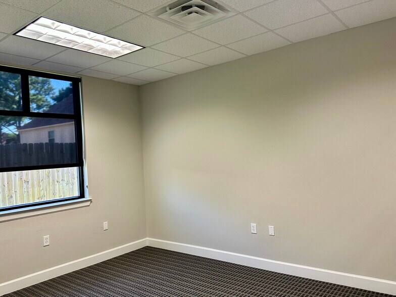 More Photos Of 633 E Fernhurst Dr, Katy Medical For Lease