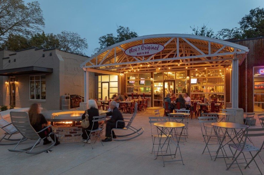 More Photos Of 109 W Stone Ave, Greenville Storefront Retail Office For Lease