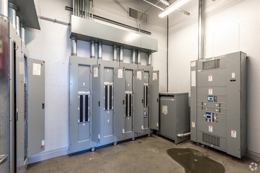 More Photos Of 1703 N Plano Rd, Richardson Unknown For Lease