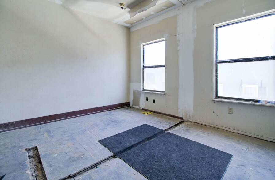 More Photos Of 155 S Miami Ave, Miami Storefront Retail Residential For Sale