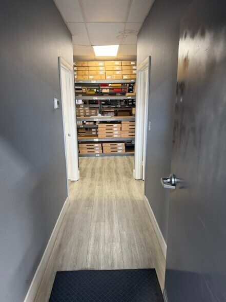 More Photos Of 2560 N Powerline Rd, Pompano Beach Showroom For Lease
