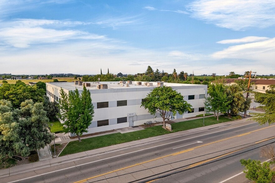 Primary Photo Of 604 E Walker St, Orland Office For Sale