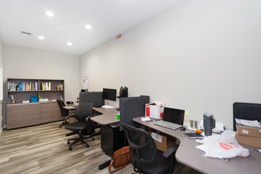 More Photos Of 7322 Almeda Genoa Rd, Houston Warehouse For Lease