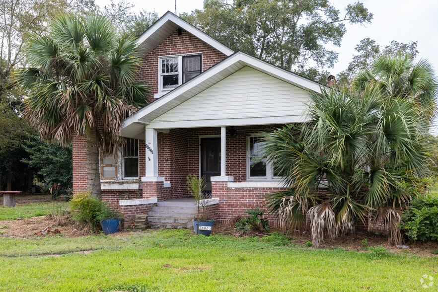 More Photos Of 26026 US Highway 98, Elberta Restaurant For Lease