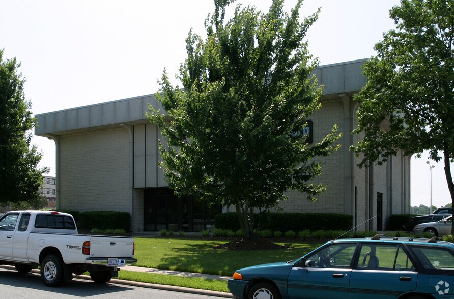 More Photos Of 508 S Lexington Ave, Burlington Office For Sale
