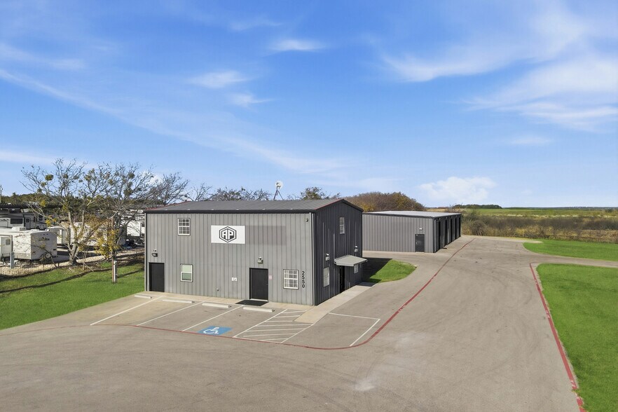 More Photos Of 2550 W US Highway 377, Granbury Flex For Sale