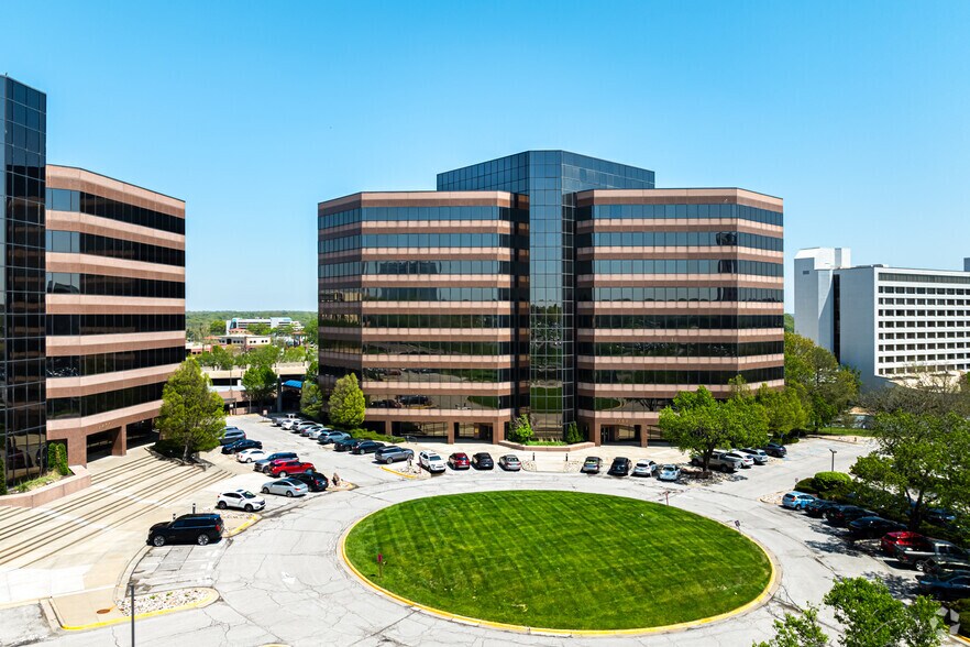 Primary Photo Of 7300 W 110th St, Overland Park Coworking Space