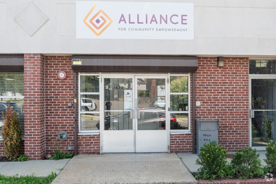 More Photos Of 1862 E Main St, Bridgeport Light Distribution For Sale