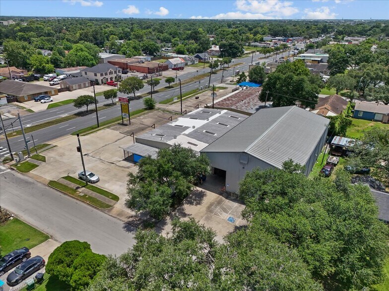 More Photos Of 3700 Reveille St, Houston Freestanding For Lease