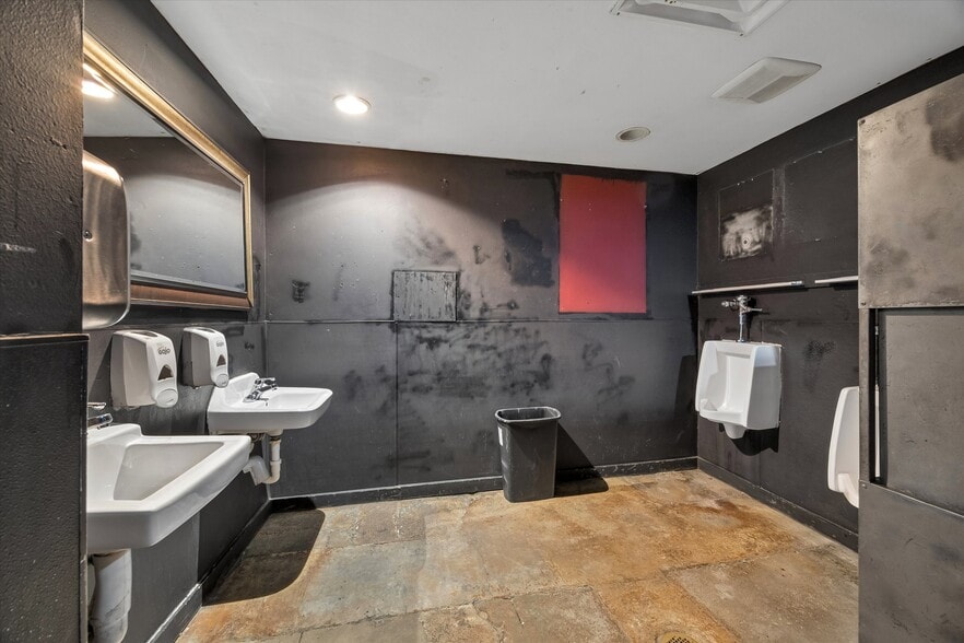 More Photos Of 4218 Washington Ave, Houston Bar For Sale