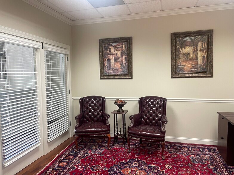 More Photos Of 880 Johnnie Dodds Blvd, Mount Pleasant Office Residential For Lease