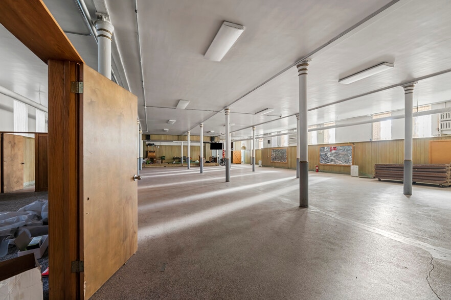 More Photos Of 21 State St, Oil City Specialty For Sale