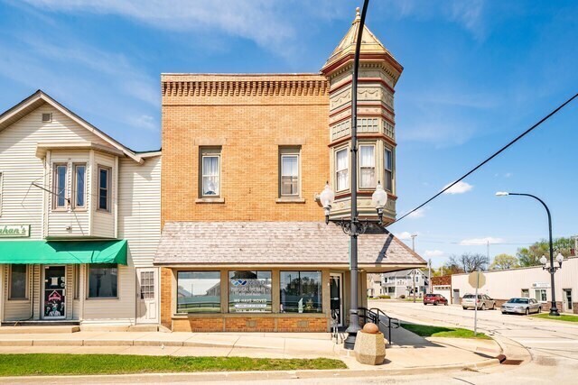 More Photos Of 200 W Lincoln St, Waterman Storefront Retail Residential For Sale