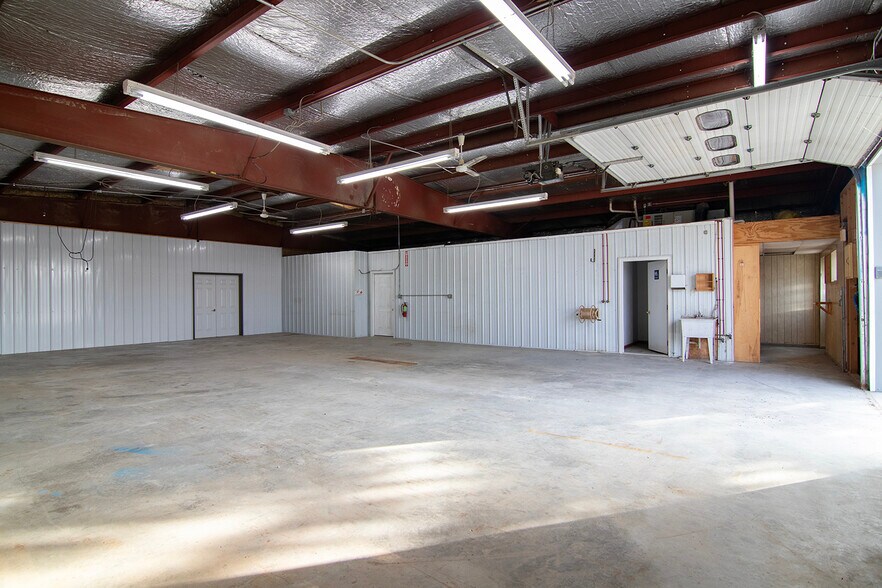 More Photos Of 901 Service Rd, Kiel Flex For Lease