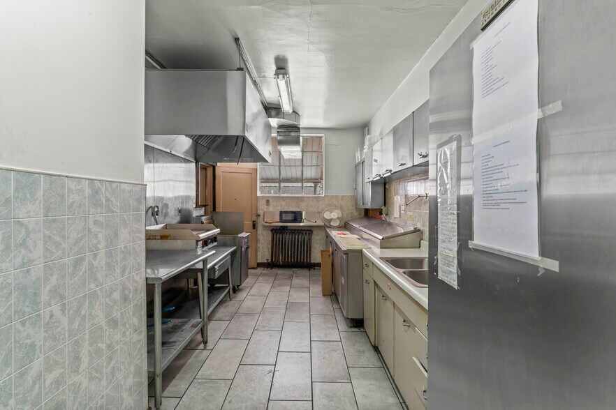 More Photos Of 105 Holbert Stretch, Dilliner Bar For Sale