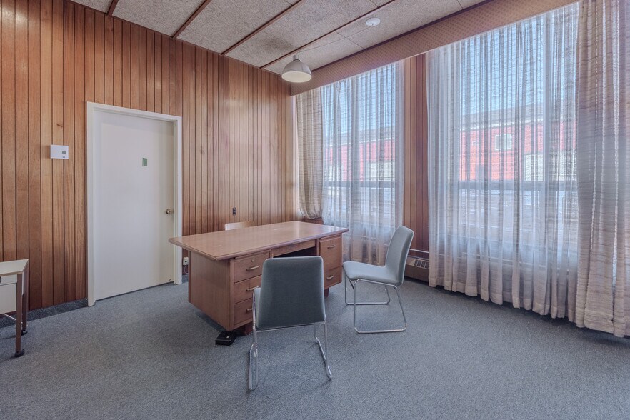 More Photos Of 8540 Av 10e, Montréal Warehouse For Sale