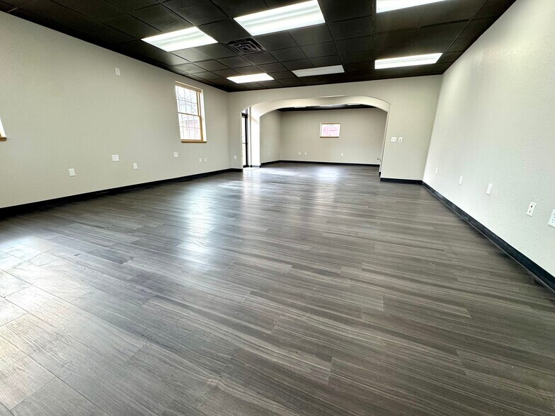 More Photos Of 1751 SE 2nd Ave, Grand Rapids Office For Lease