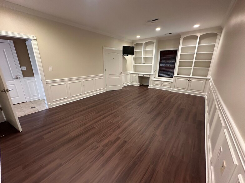 More Photos Of 1011 Lehman Ave, Bowling Green Office For Lease