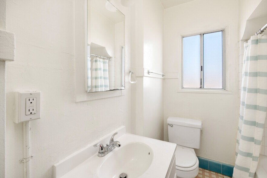 More Photos Of 817 E New York St, Long Beach Multifamily For Sale