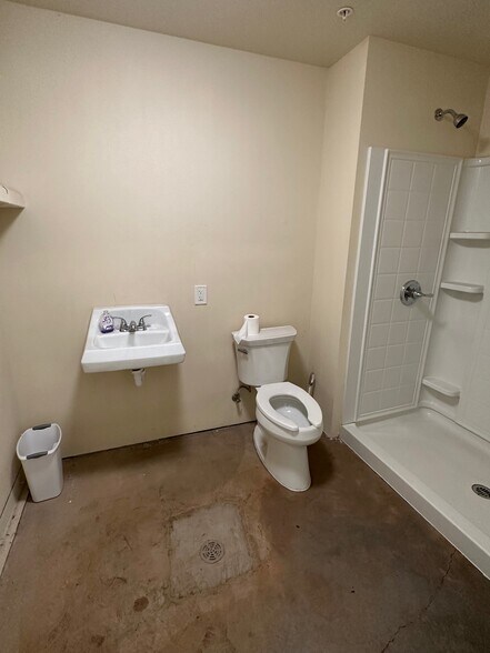 More Photos Of 60 Ulupono St, Lahaina Showroom For Sale