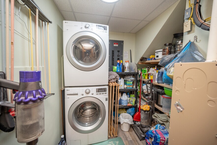 More Photos Of 17848 Garrett Hwy, Oakland Apartments For Sale