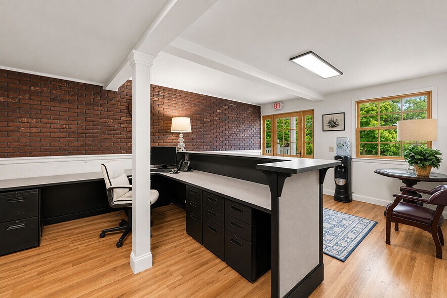 More Photos Of 17 Orchard St, New Bedford Office For Sale