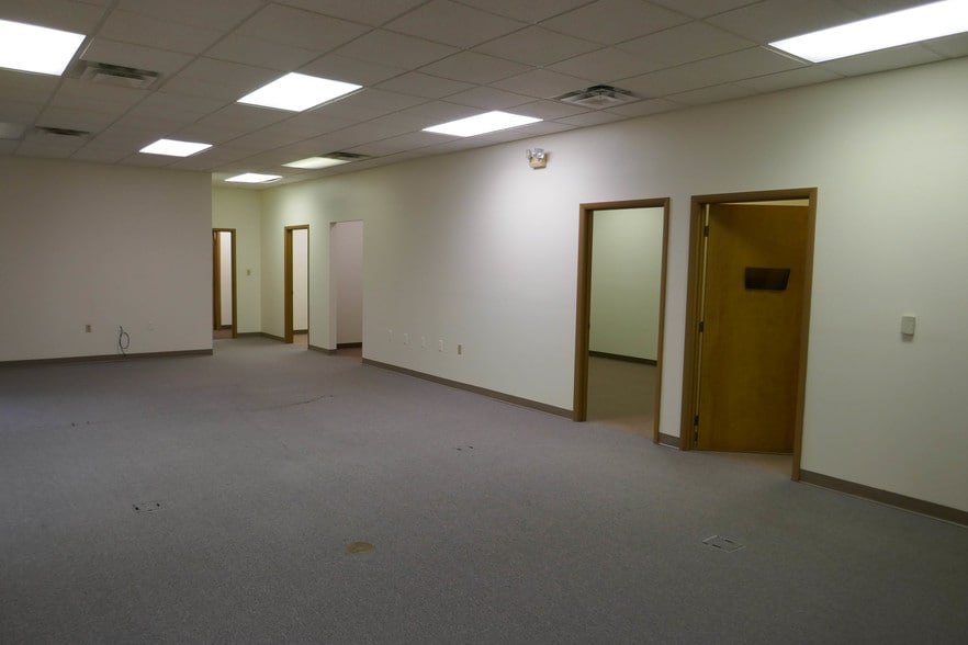 More Photos Of 10427 Cogdill Rd, Knoxville Light Distribution For Lease