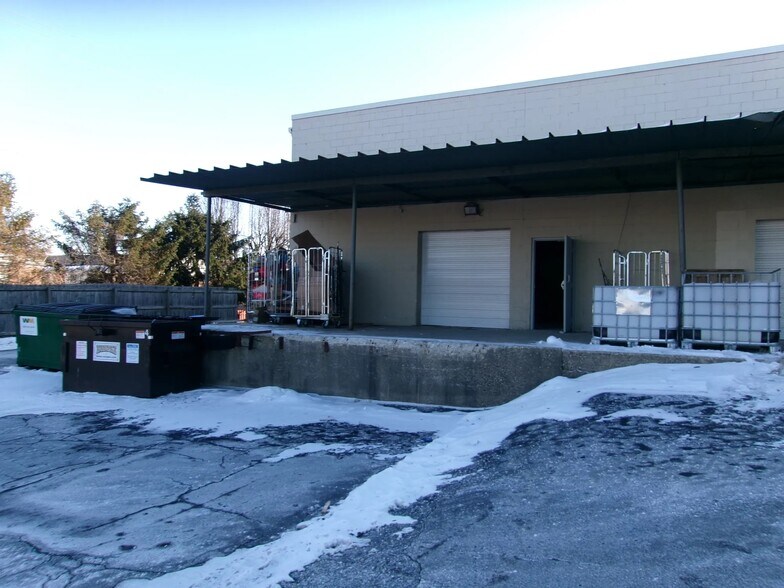 More Photos Of 890-896 S Main St, Centerville Supermarket For Lease