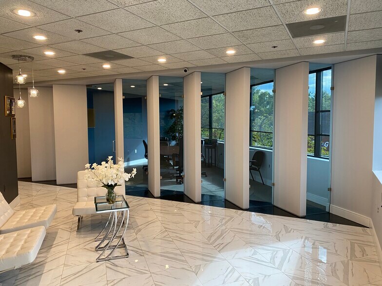 More Photos Of 45640 Willow Pond Plz, Sterling Office For Lease