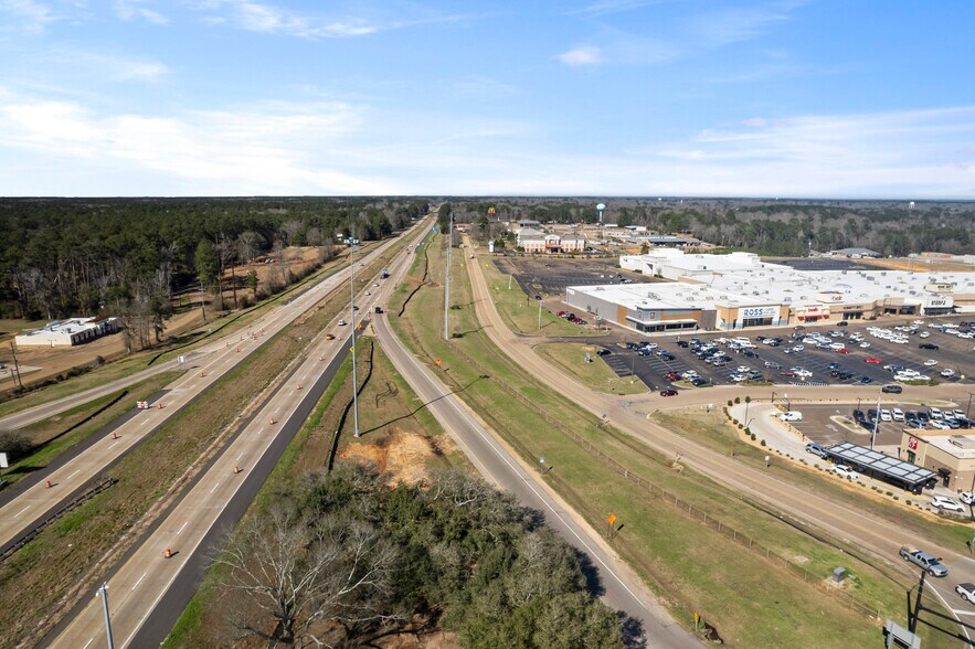 More Photos Of 1410 Apache Dr, Mccomb Freestanding For Lease