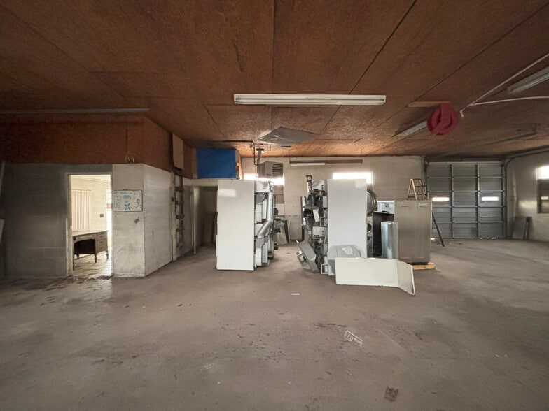 More Photos Of 507 S 12th St, Murray Flex For Sale