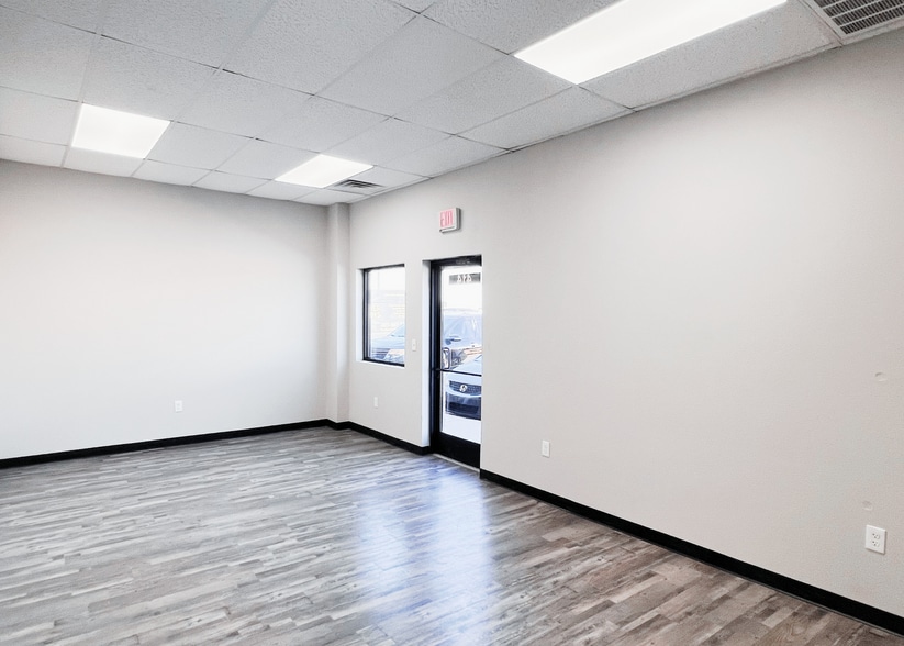 More Photos Of 14300 N Lincoln Blvd, Edmond Warehouse For Lease