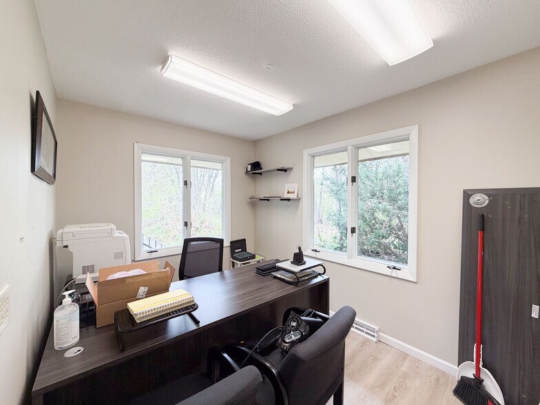 More Photos Of 258 Middle St, Bristol Medical For Sale