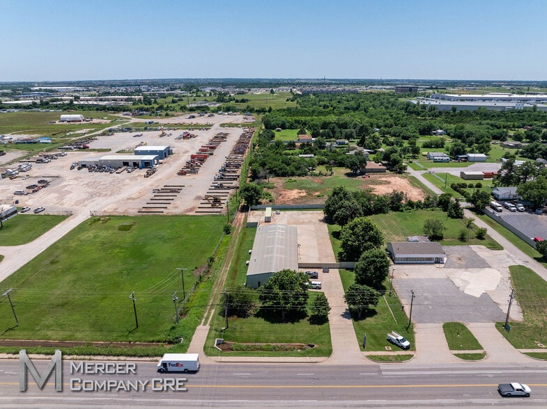 More Photos Of 10108 NW 10th St, Yukon Warehouse For Sale