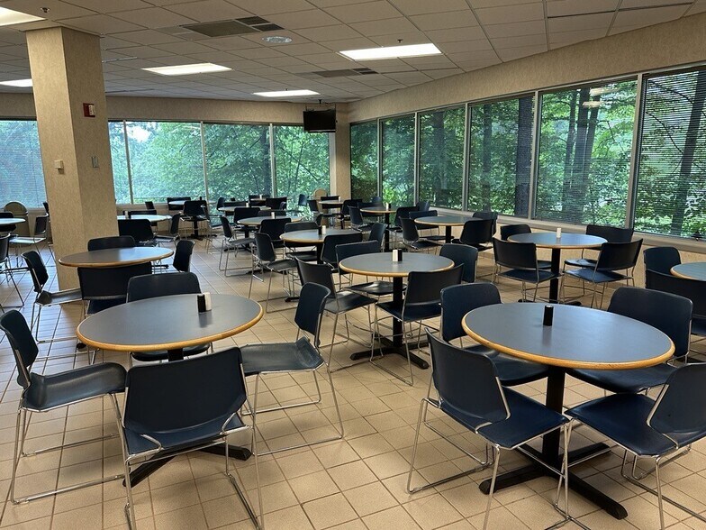 More Photos Of 8330 Allison Pointe Trl, Indianapolis Office For Lease