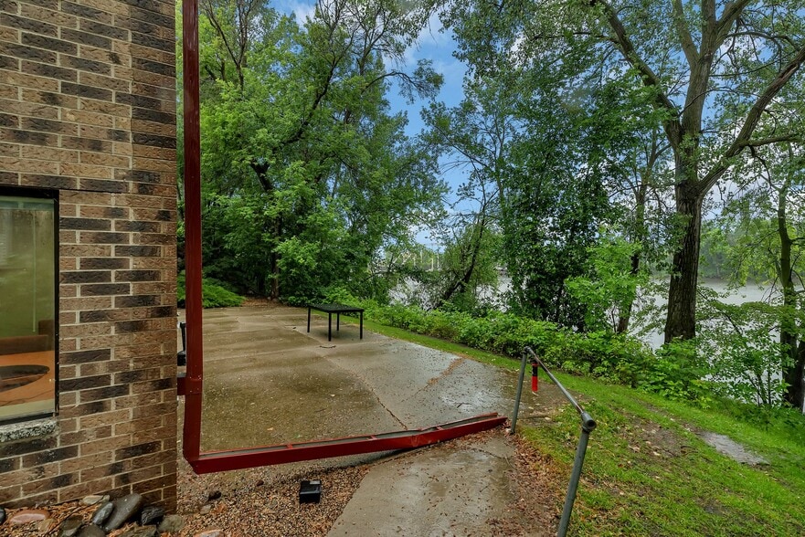 More Photos Of 10 Riverside Ave S, Sartell Office For Lease