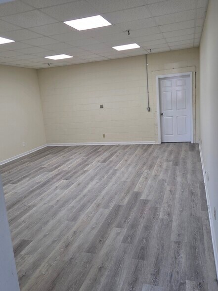 More Photos Of 604 Sheridan Ave, Dalton Warehouse For Sale